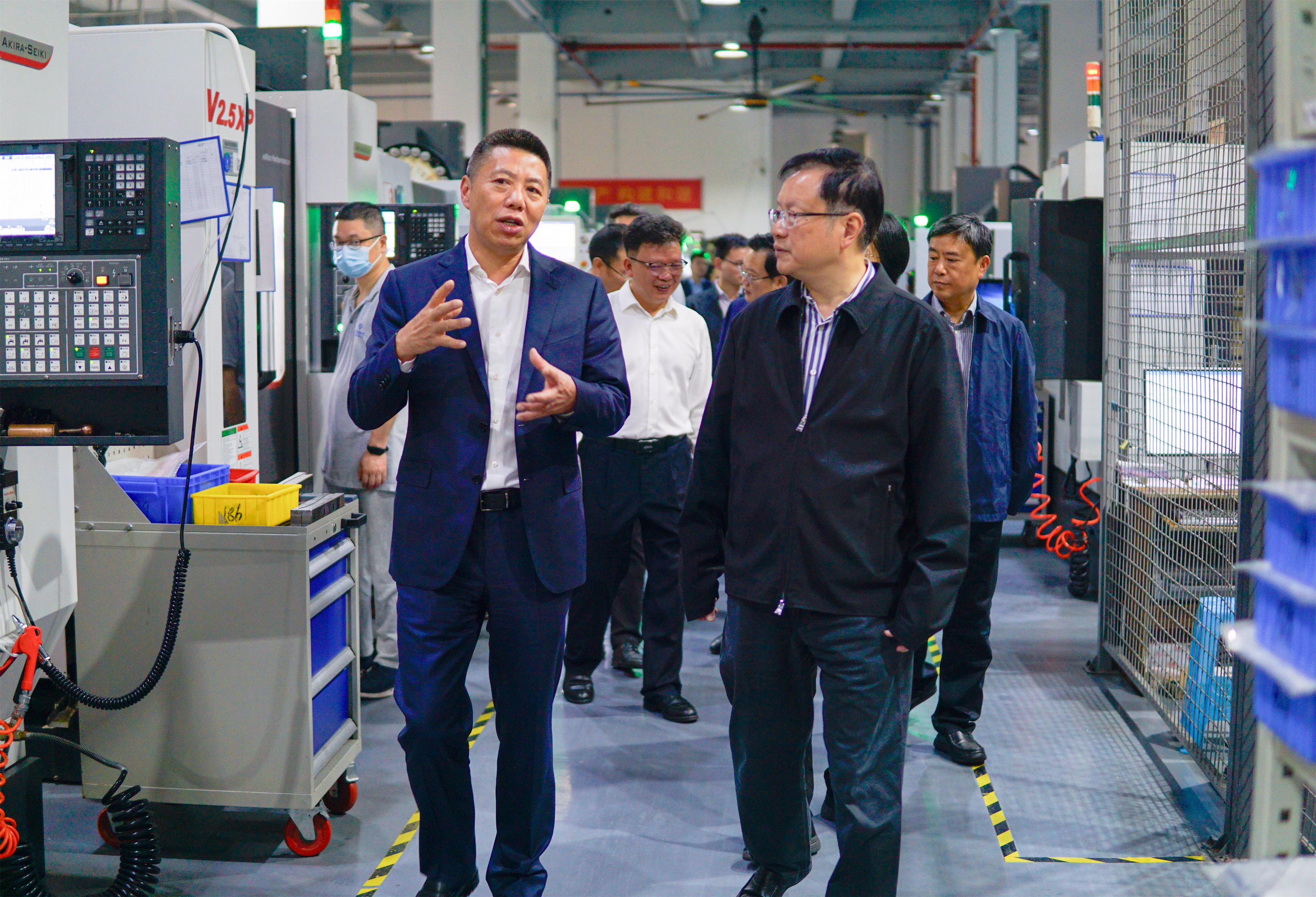 重慶市人大常委會副主任屈謙一行蒞臨富沃思考察調研